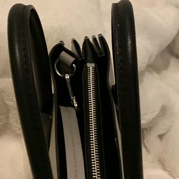 Michael Kors satchel/crossbody gray with black handles and white accordion sides - Picture 8 of 9